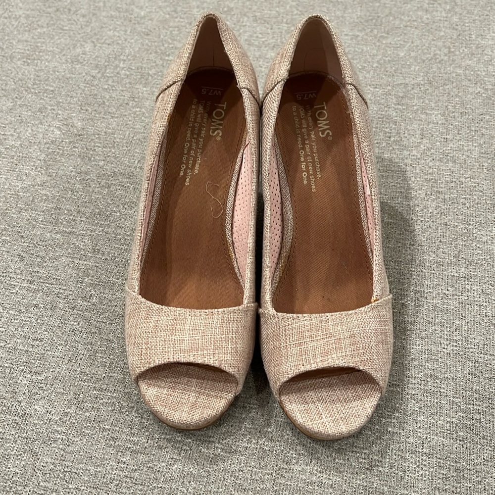 Tom’s wedge; open toe - light pink burlap style size 7.5 brand new with tags